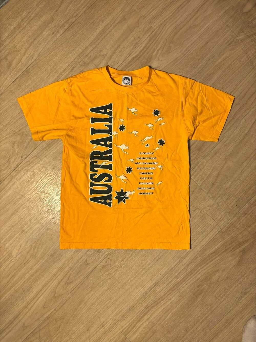 Australia Souvenir T-Shirt Size M Yellow Kangaroo Graphic